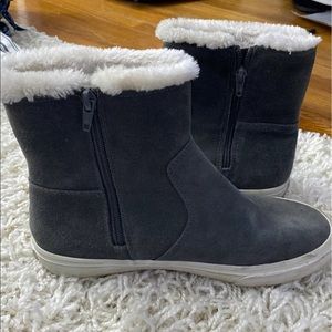Gray American eagle boots with fur